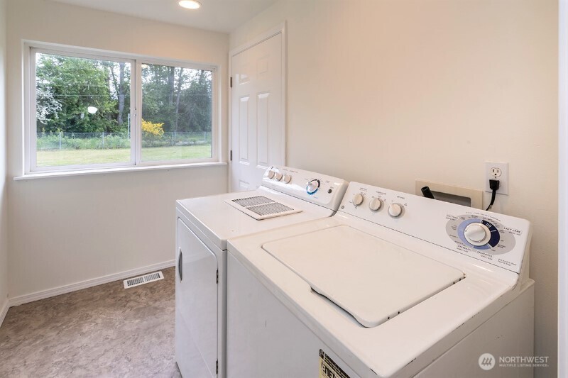 551 South Sullivan Street Seattle, WA 98108 - Photo 13 of 24 a utility room with dryer and washer