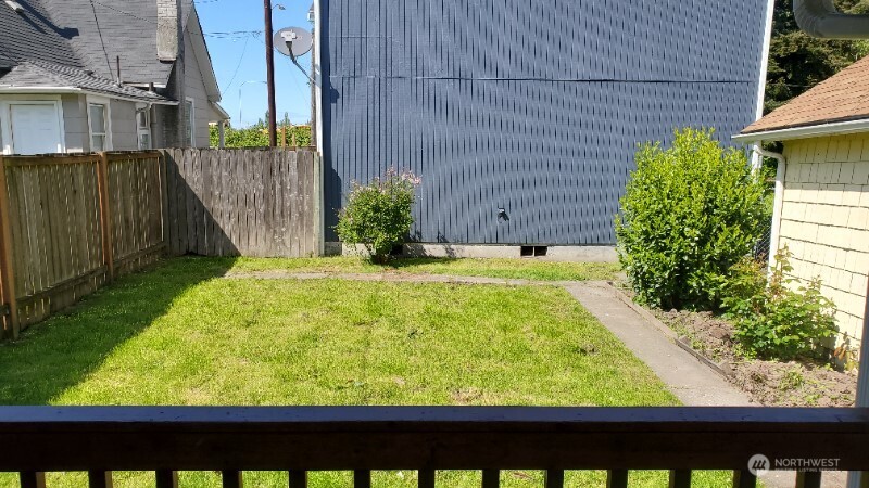 551 South Sullivan Street Seattle, WA 98108 - Photo 19 of 24 a view of swimming pool from a balcony