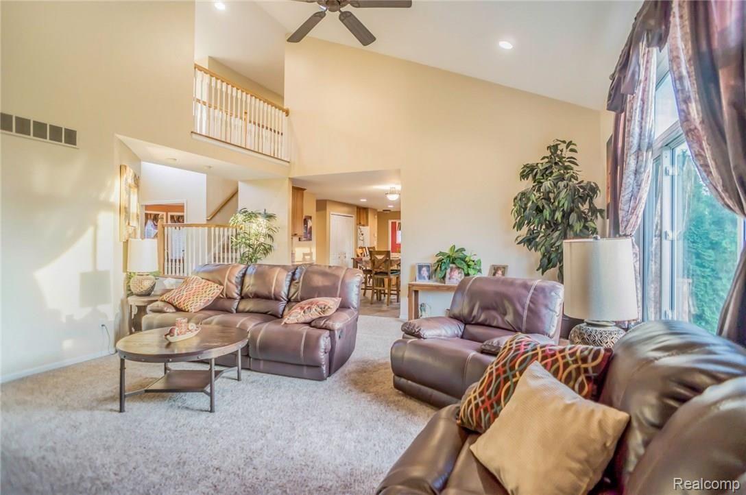 1088 Thorn Ridge Drive Howell, MI 48843 - Photo 9 of 30 9.jpg