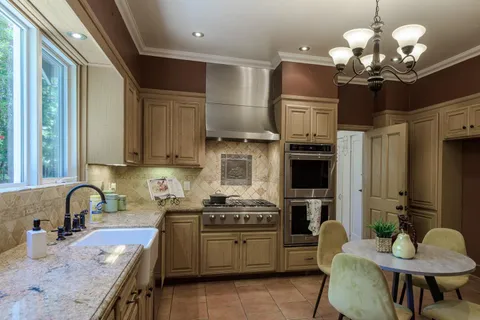 $4,950,000 | 717 Walnut Avenue, Burlingame, CA 94010