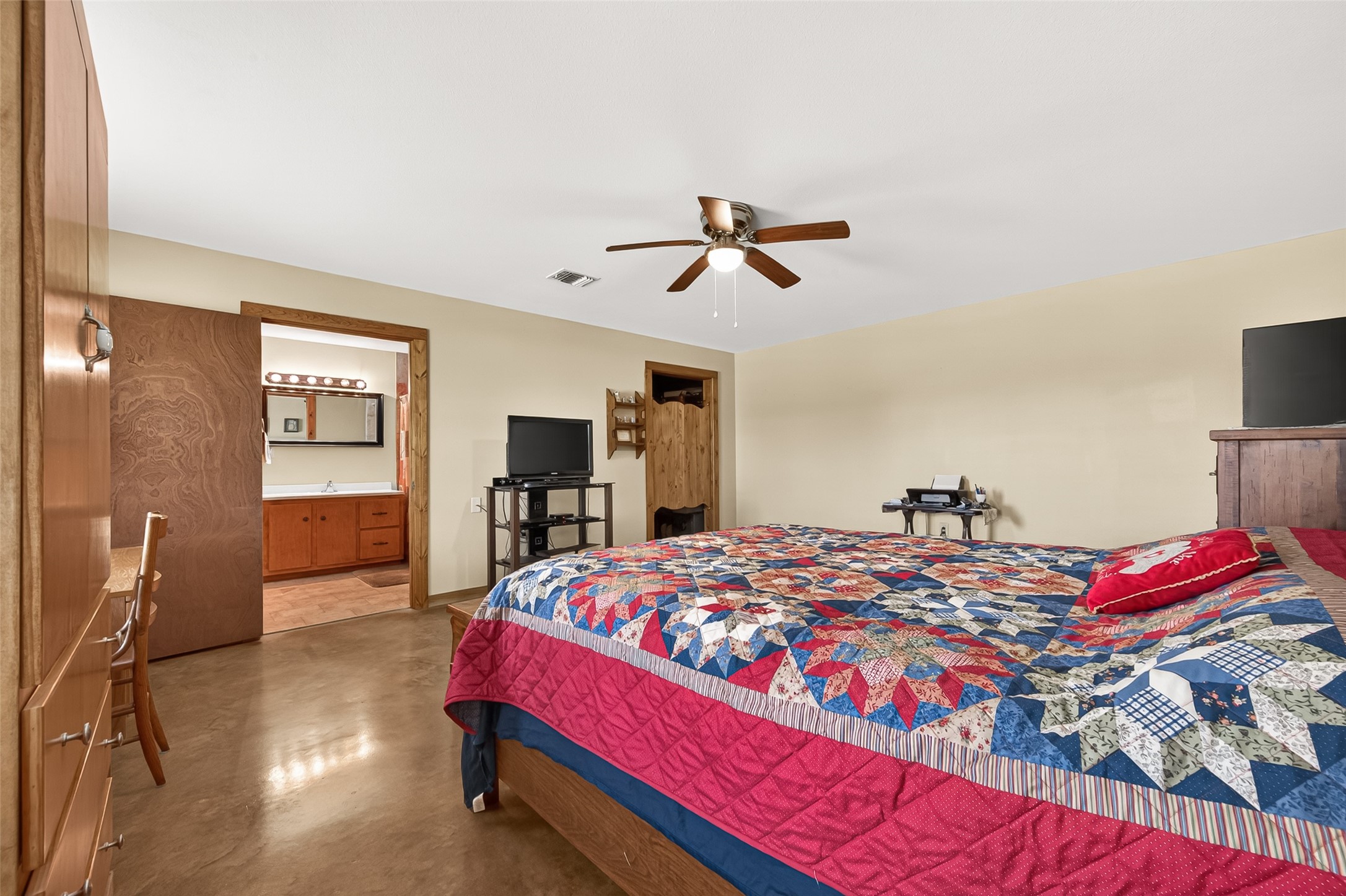 8430 Altimore Road Needville, TX 77461 - Photo 27 of 49 Primary Bedroom