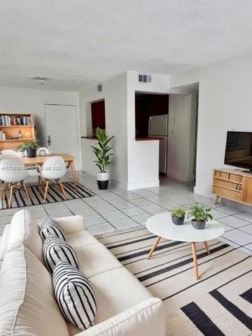 $2,300 | 9678 Fontainebleau Boulevard, Unit 111, Miami, FL 33172