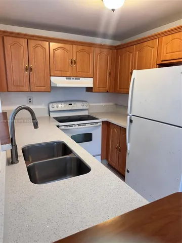 $2,300 | 9678 Fontainebleau Boulevard, Unit 111, Miami, FL 33172