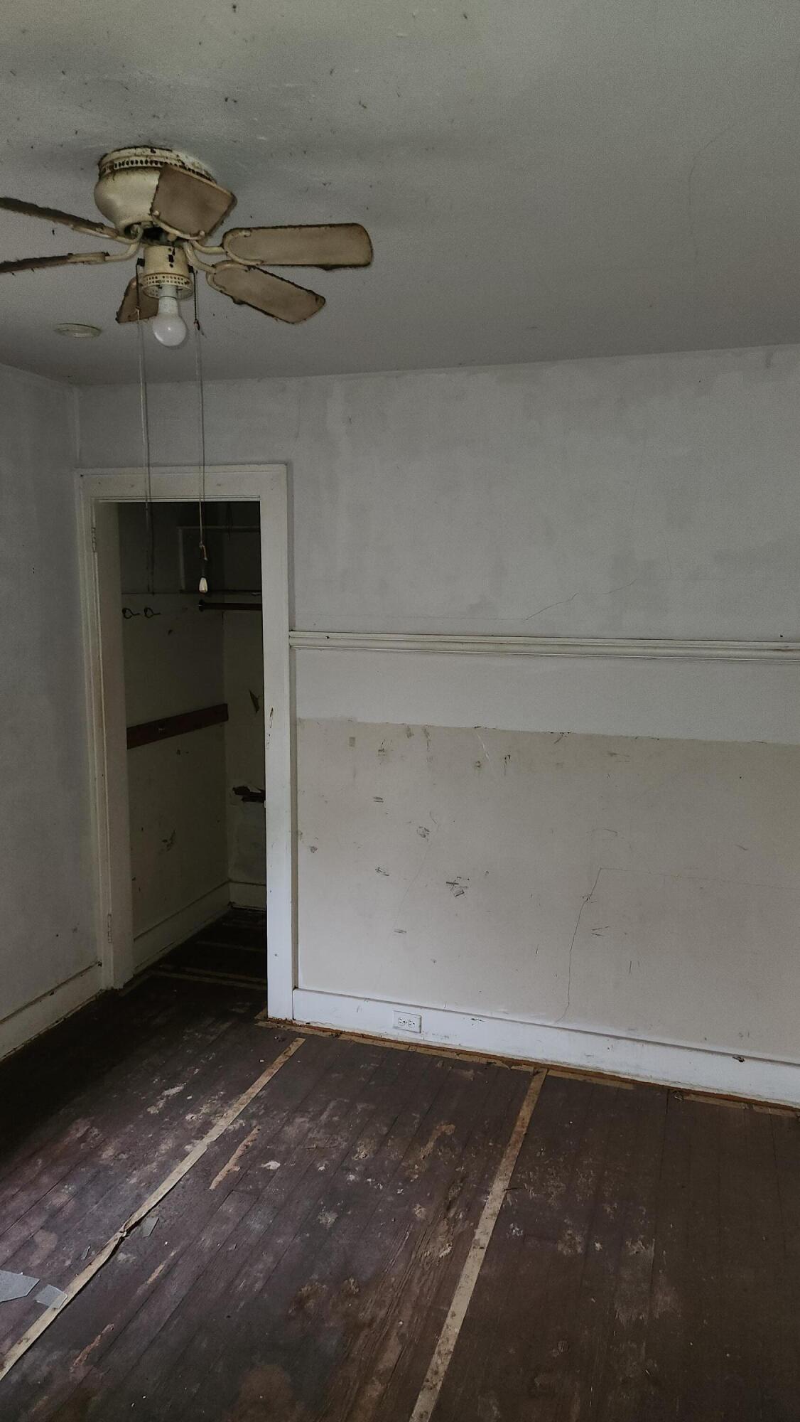 1545 Maple Street Michigan City, IN 46360 - Photo 13 of 19 1126x2000