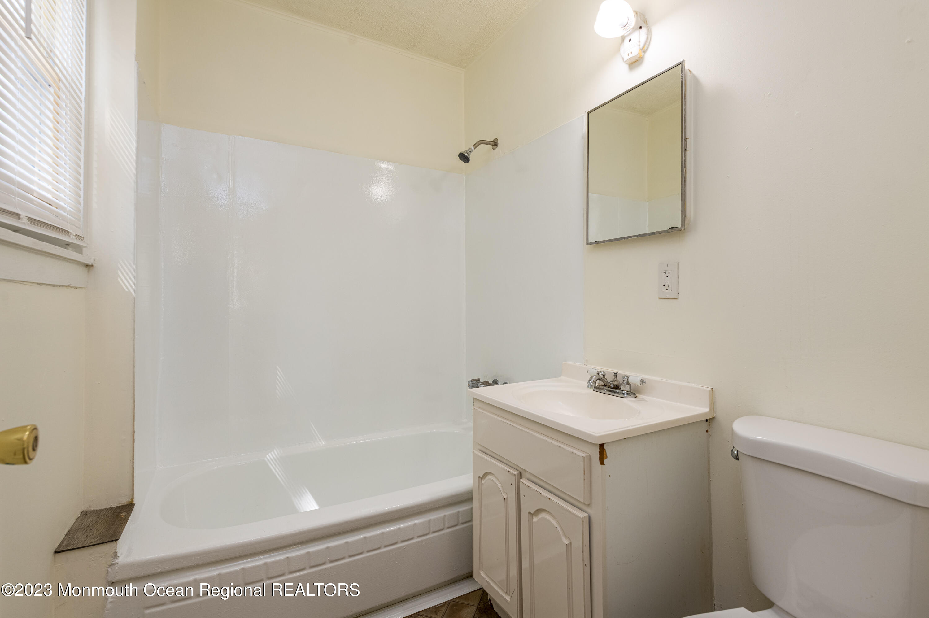 508 Georgia Tavern Road Howell, NJ 07731 - Photo 28 of 33 Bathroom