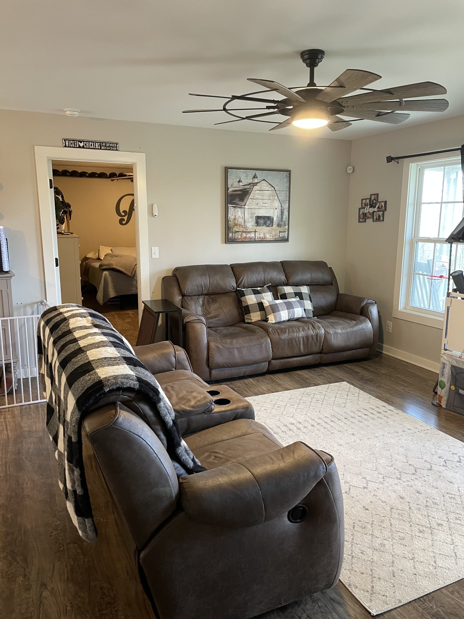 3716 Baggett Road Springfield, TN 37172 - Photo 19 of 40 a living room with furniture and a window