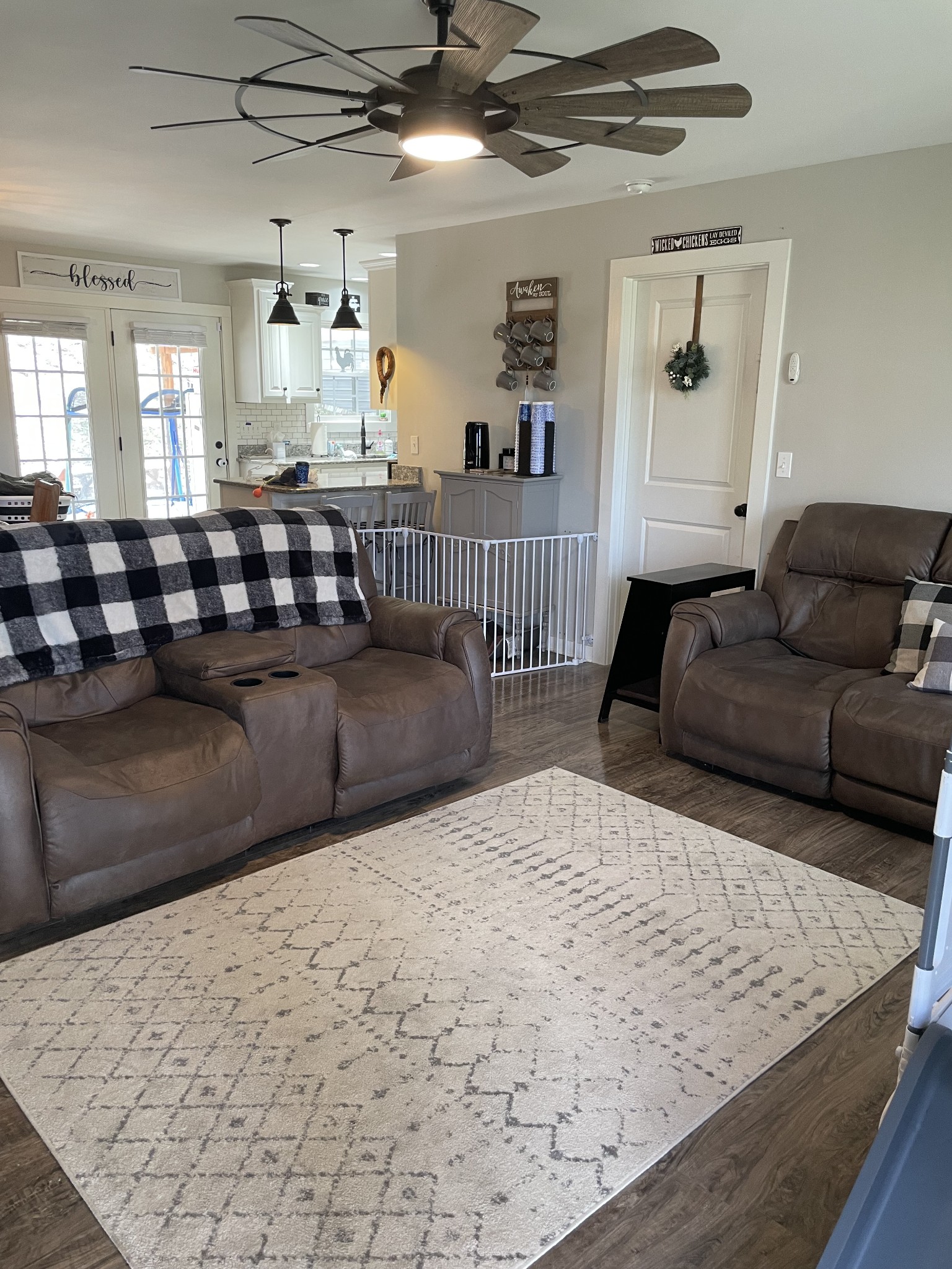 3716 Baggett Road Springfield, TN 37172 - Photo 20 of 40 a living room with furniture and a large window