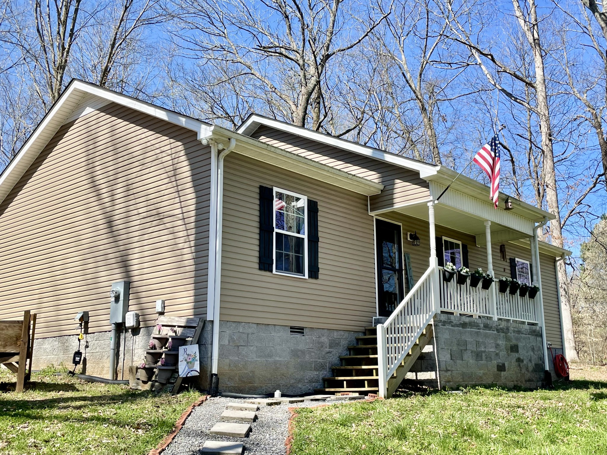 3716 Baggett Road Springfield, TN 37172 - Photo 4 of 40 a front view of a house with garden