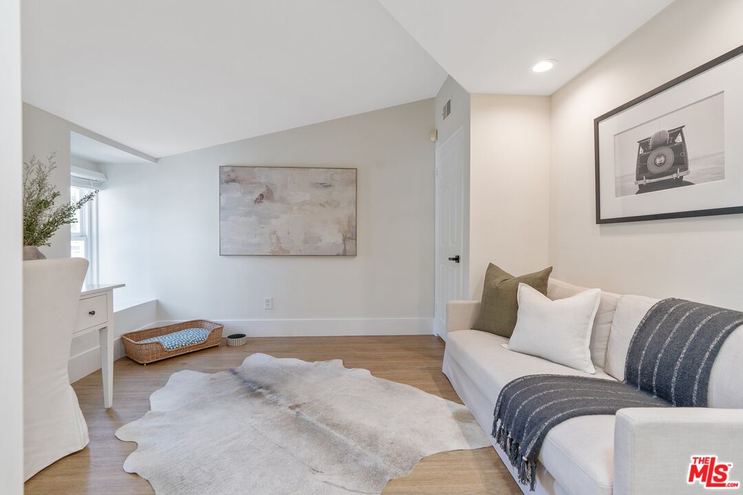 22801 Pera Road Woodland Hills, CA 91364 - Photo 20 of 46 a living room with furniture