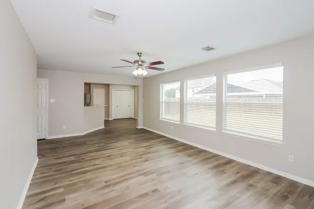 $2,175 | 6207 Winter Oak Street, Pearland, TX 77584