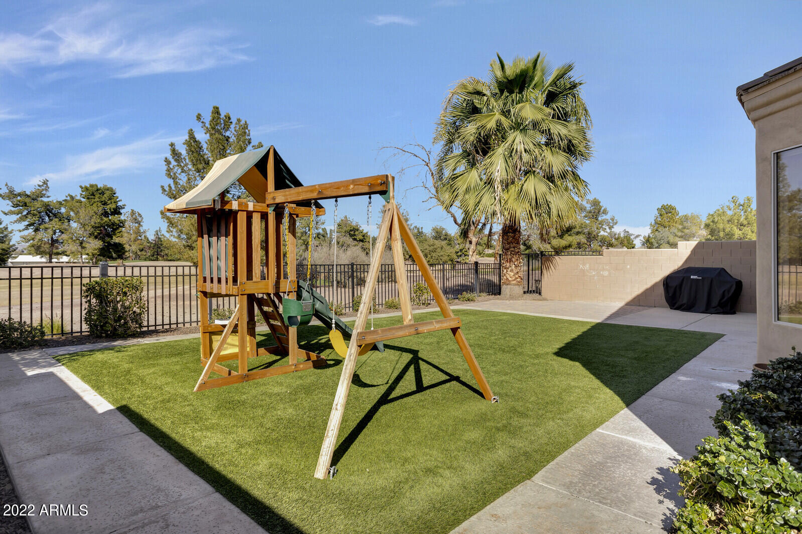 3832 East Carson Road Phoenix, AZ 85042 - Photo 26 of 33 Grassy Area