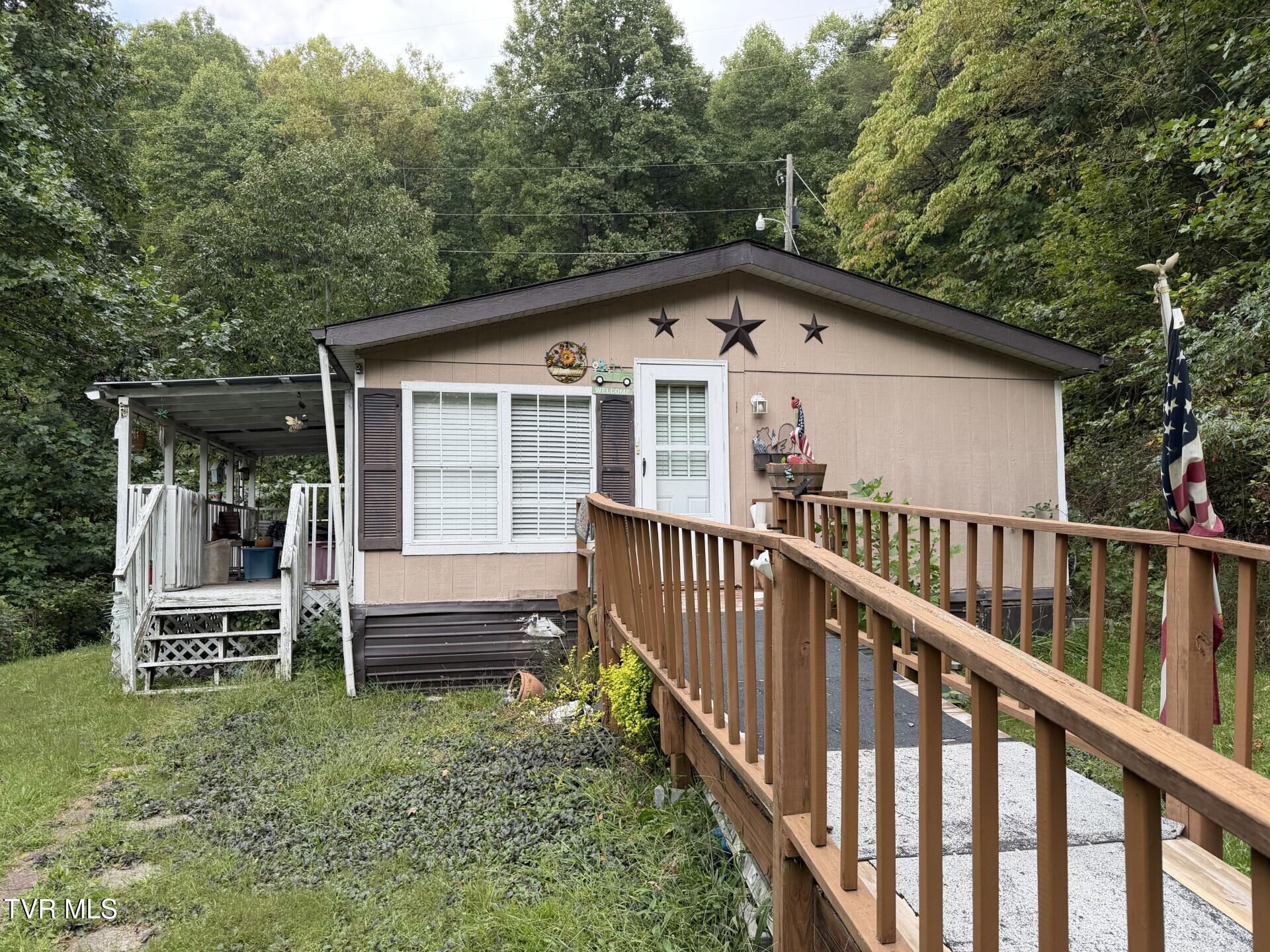 9525 Donald Branch Road Pound, VA 24279 - Photo 3 of 29 Side