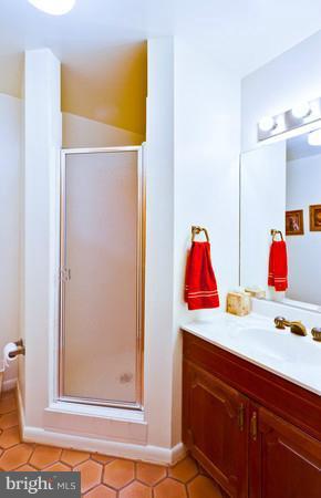7580 Potomac Fall Road McLean, VA 22102 - Photo 12 of 18 Bath