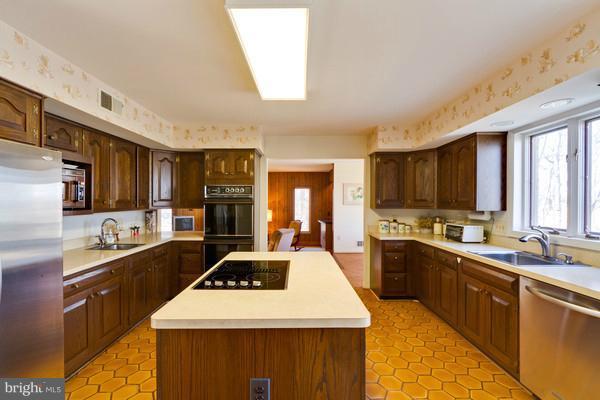 7580 Potomac Fall Road McLean, VA 22102 - Photo 14 of 18 Kitchen