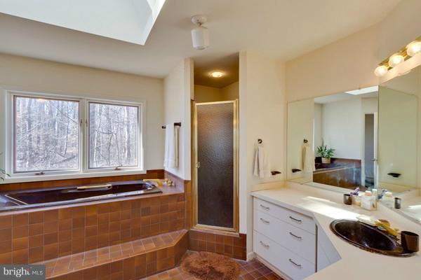 7580 Potomac Fall Road McLean, VA 22102 - Photo 4 of 18 Bath (Master)