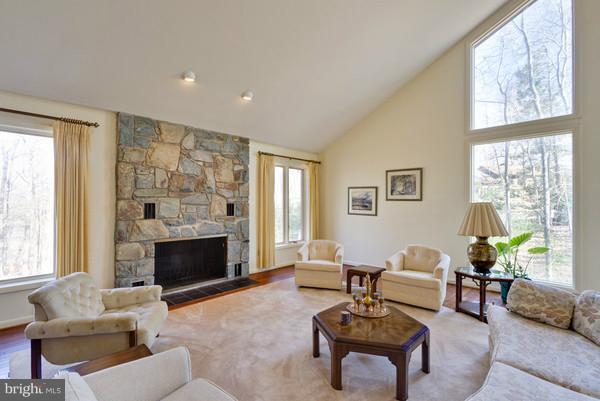 7580 Potomac Fall Road McLean, VA 22102 - Photo 5 of 18 Living Room