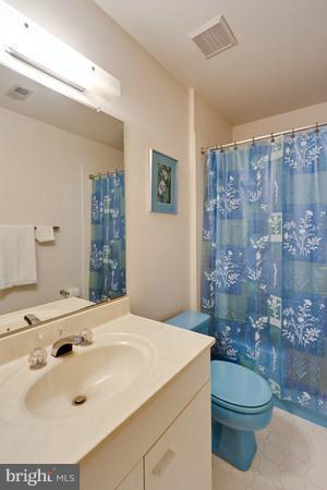 7580 Potomac Fall Road McLean, VA 22102 - Photo 7 of 18 Bath