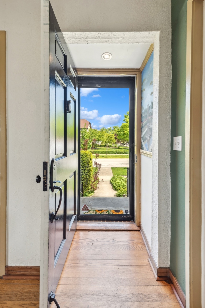 531 Cedar Street Park Ridge, IL 60068 - Photo 3 of 23 Gallery Image 3