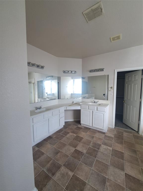 612 Tall Tree Drive Murphy, TX 75094 - Photo 9 of 20 Master Bath