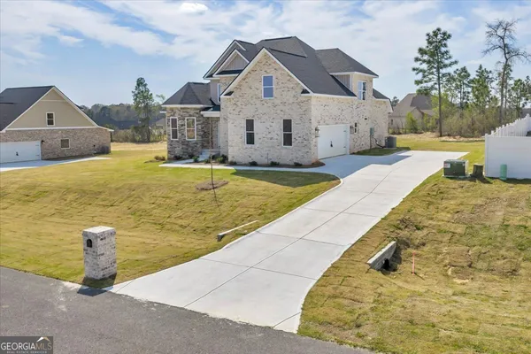 a view of house with backyard