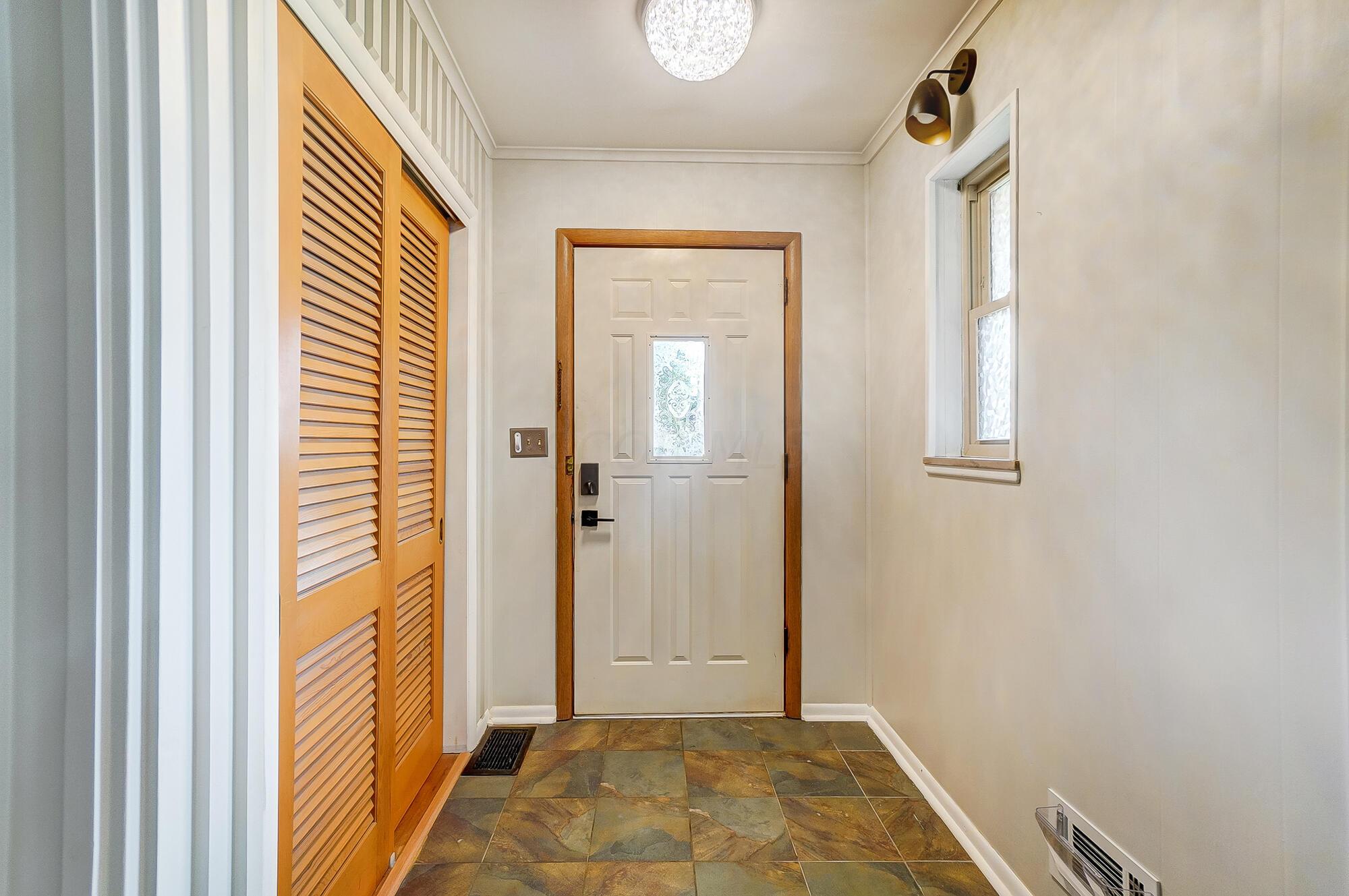 767 Salisbury Road Columbus, OH 43204 - Photo 4 of 44 004