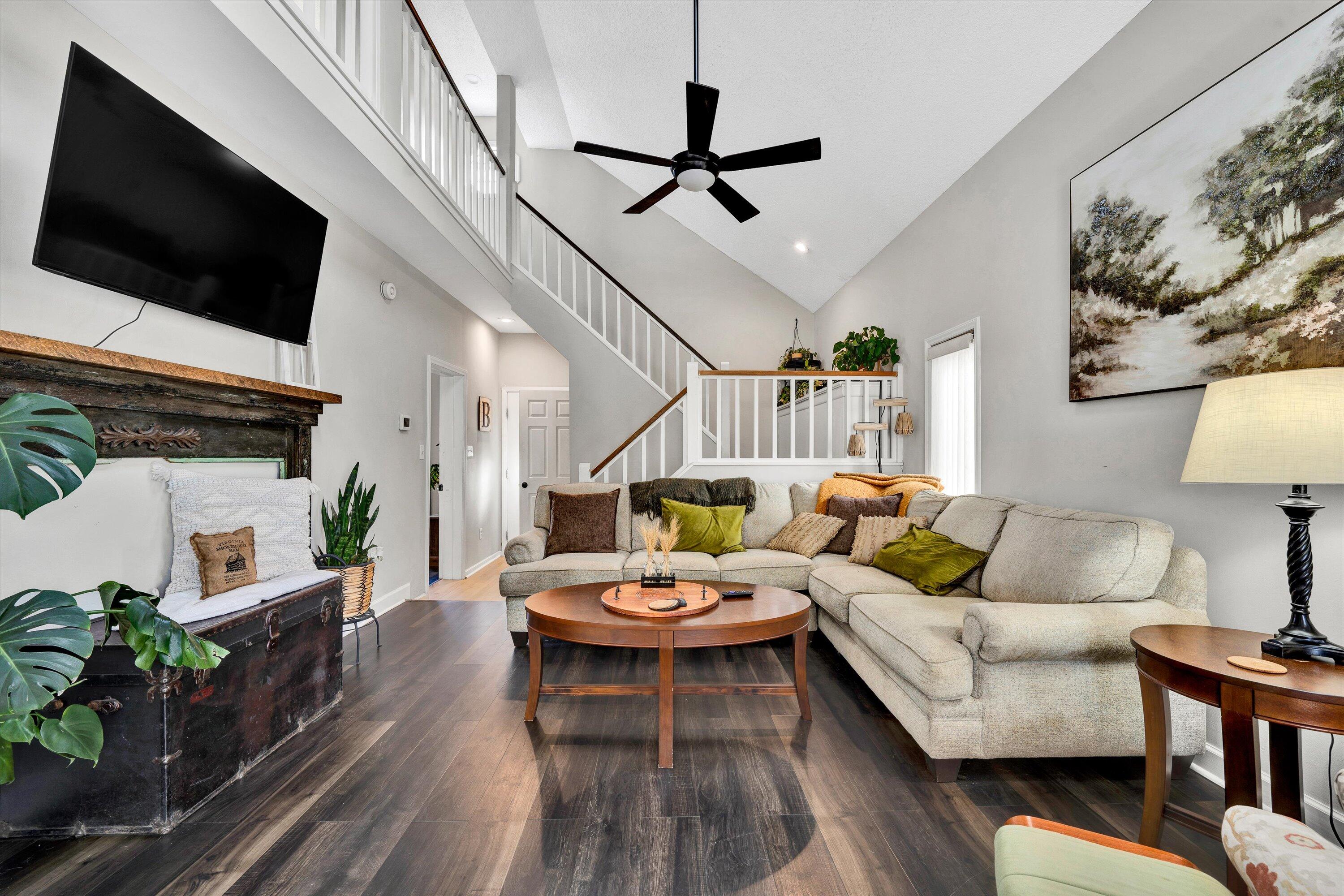 6379 Ruebush Road Dublin, VA 24084 - Photo 4 of 53 Living Room