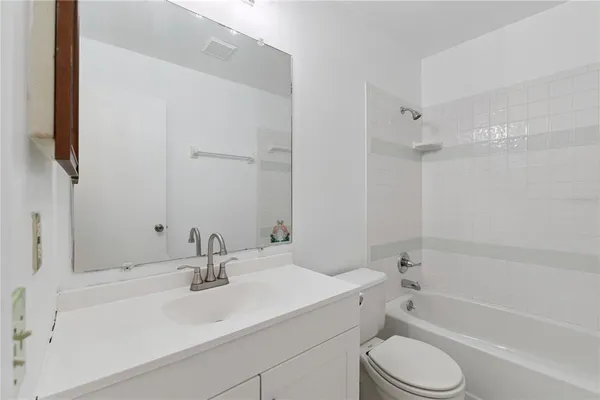 $171,000 | 2040 San Marcos Drive Southeast, Unit 206, Winter Haven, FL 33880