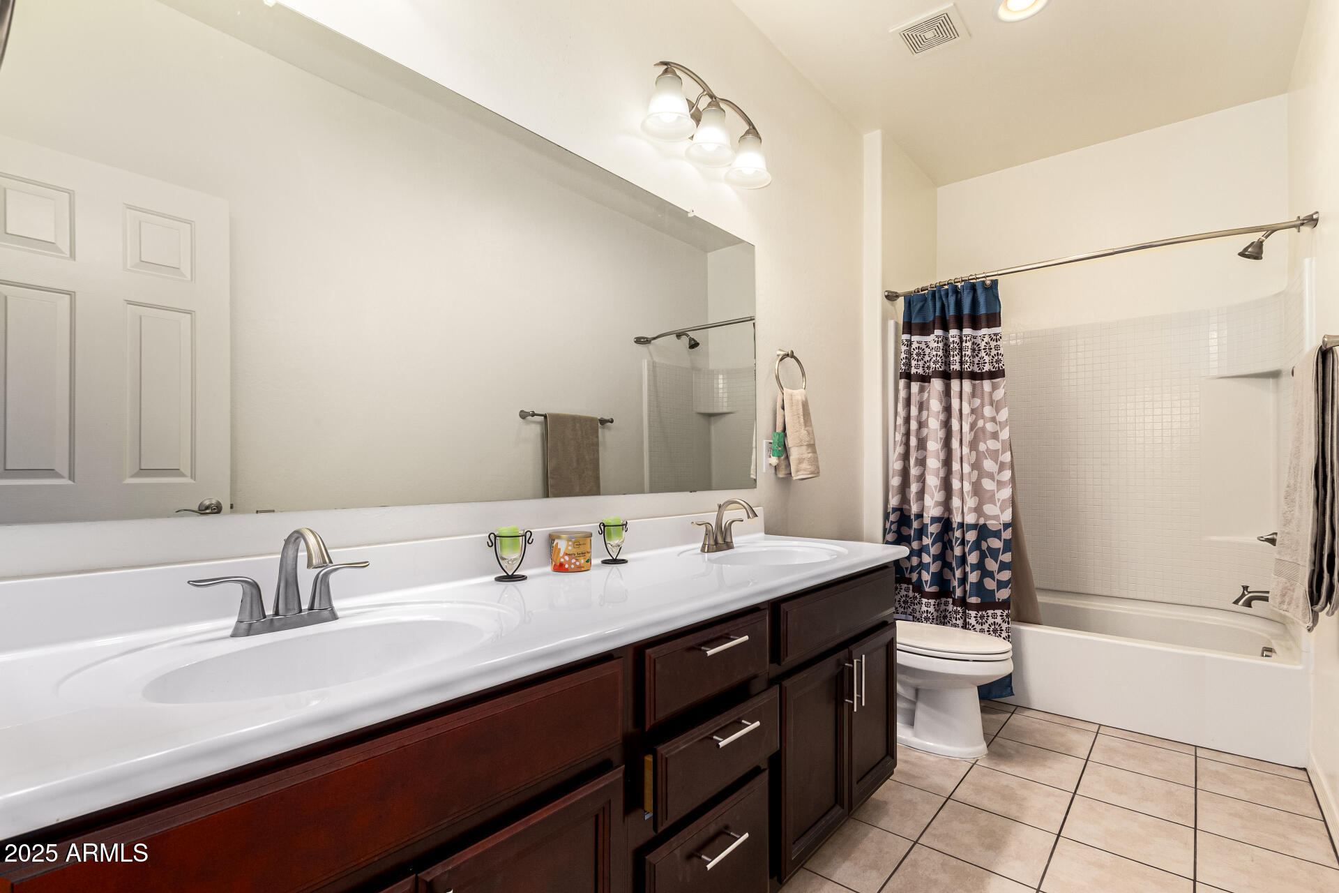 16763 West Adams Street Goodyear, AZ 85338 - Photo 18 of 42 Upstairs Hall Bath