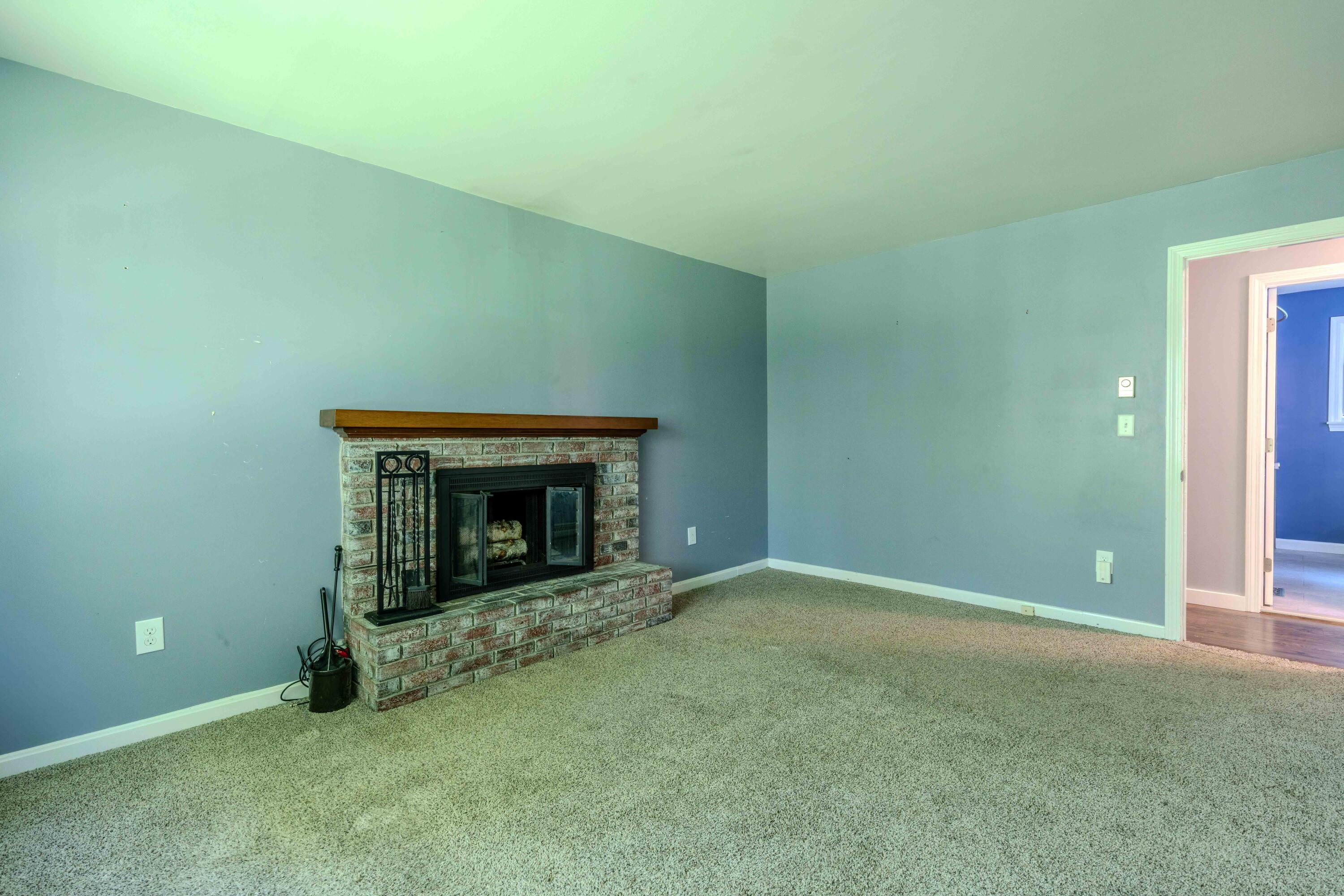 188 Boothbay Road Edgecomb, ME 04556 - Photo 18 of 38 188-Boothbay-Rd-Edgecomb-Empty-LR-19
