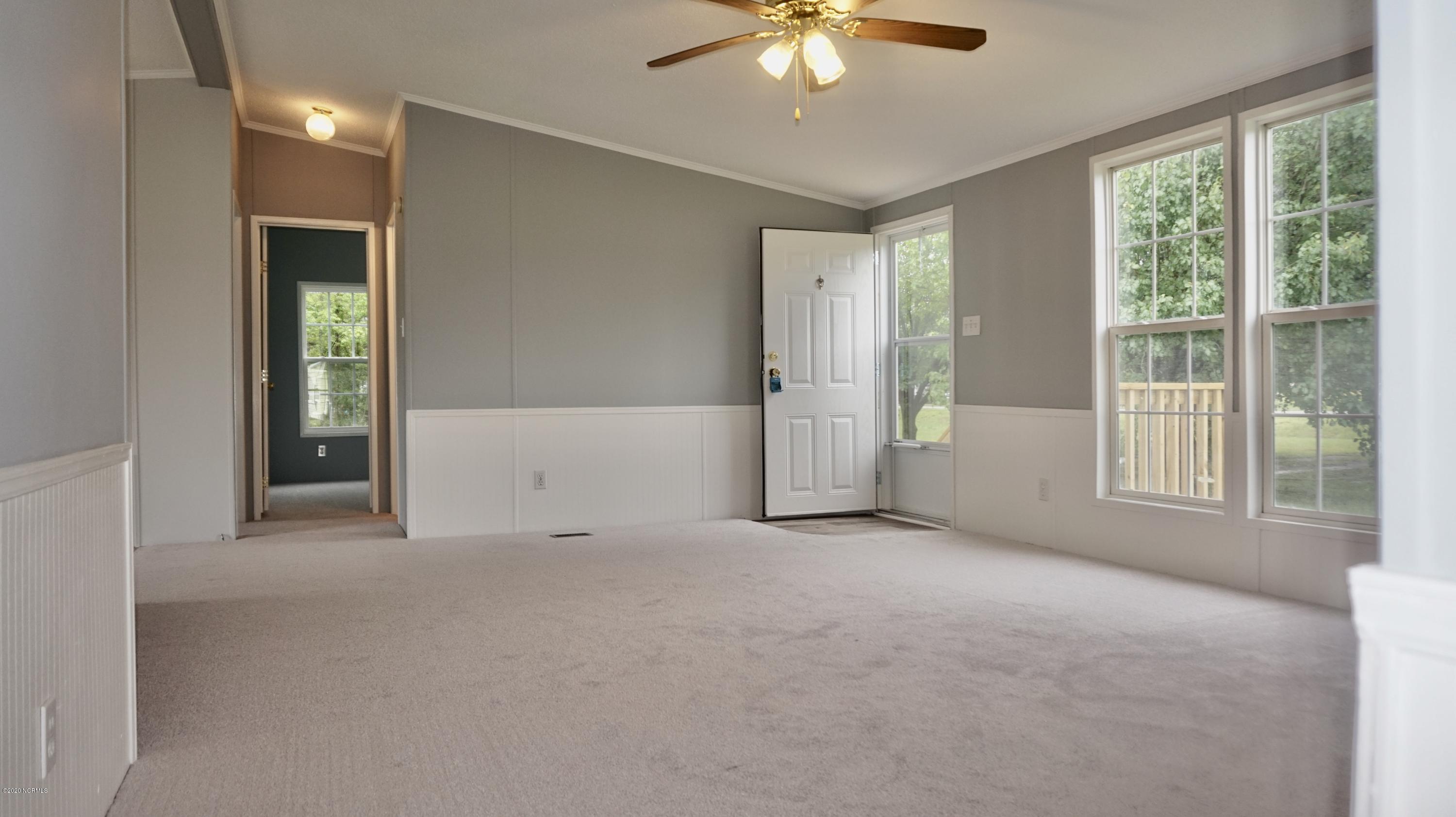 104 Paula Road New Bern, NC 28562 - Photo 3 of 35 Living Room