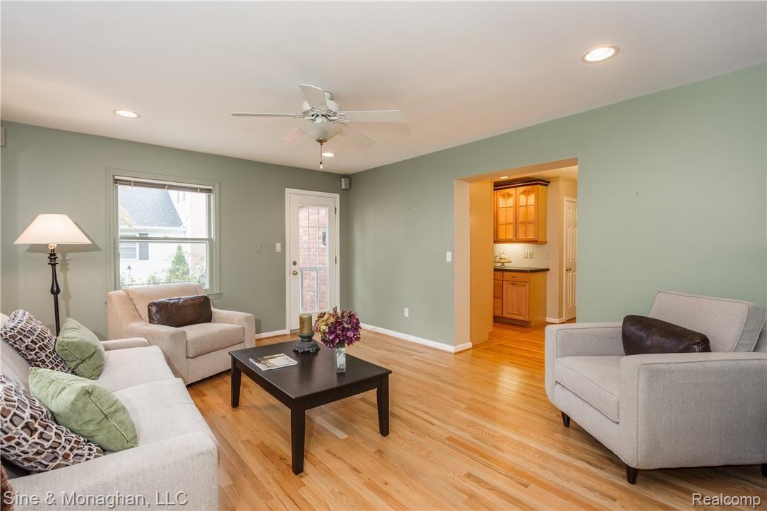 265 Ridgemont Road Grosse Pointe, MI 48236 - Photo 14 of 47 IMG_5062.jpg