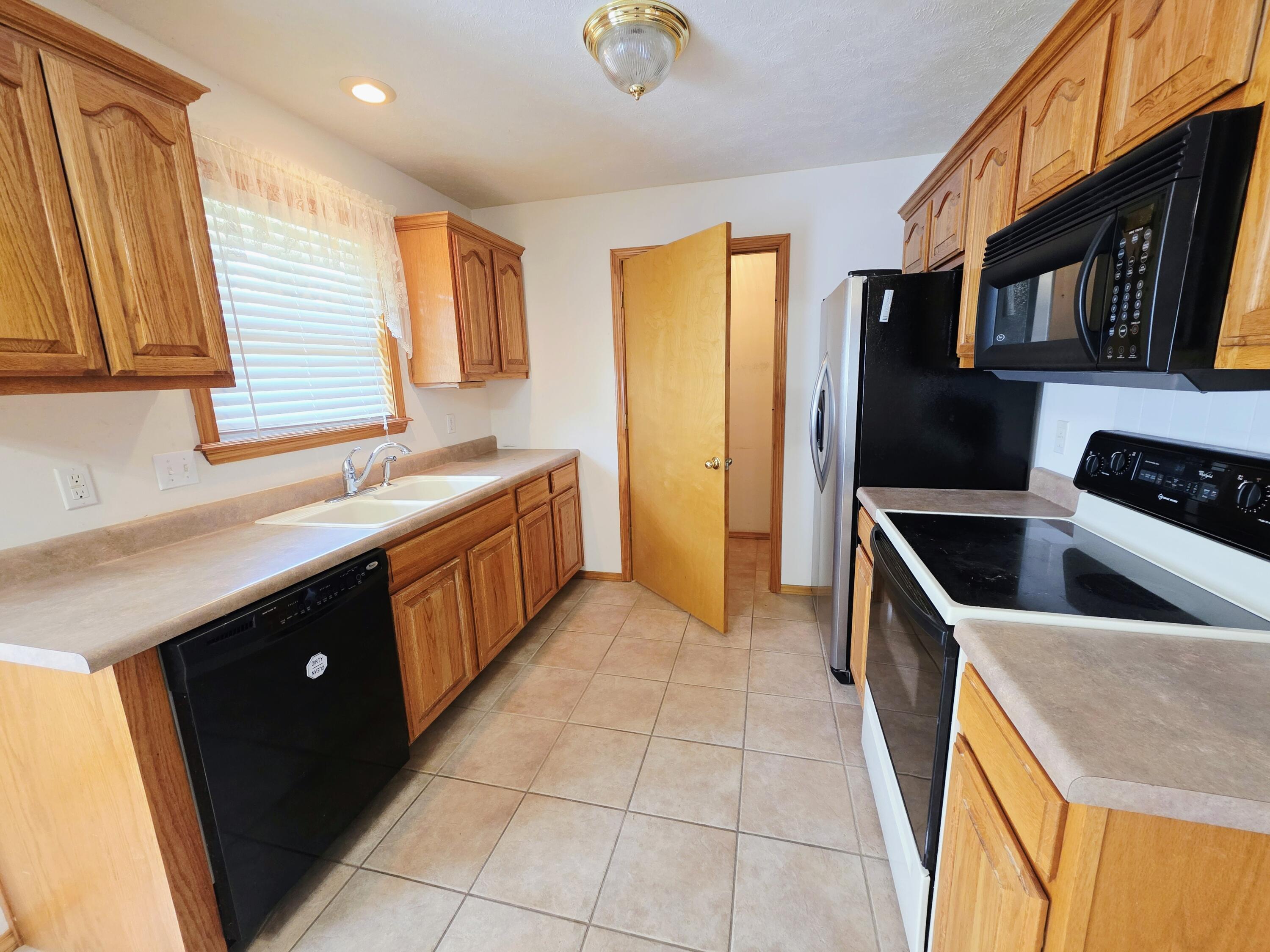 847 South Canton Avenue Springfield, MO 65802 - Photo 1 of 16 20260823_151805~2