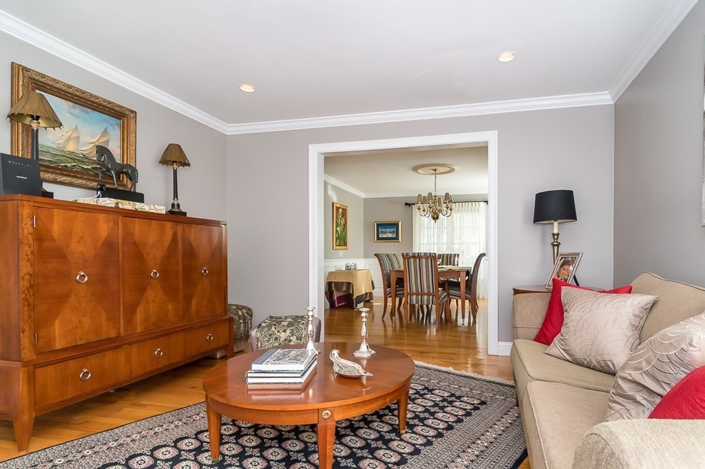 628 Webster Street Needham, MA 02492 - Photo 6 of 30 Gallery Image 6