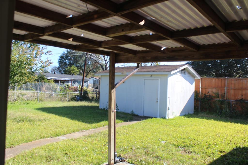1010 Appleblossom Lane Mesquite, TX 75149 - Photo 5 of 16 a view of a backyard of the house