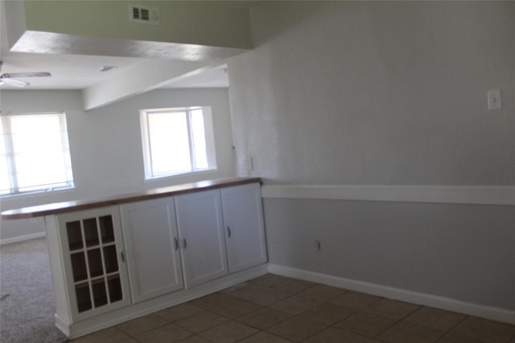1010 Appleblossom Lane Mesquite, TX 75149 - Photo 7 of 16 an empty room with windows
