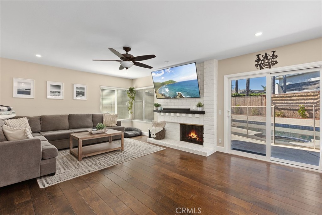 24711 Vía Del Rio Lake Forest, CA 92630 - Photo 12 of 41 Family room