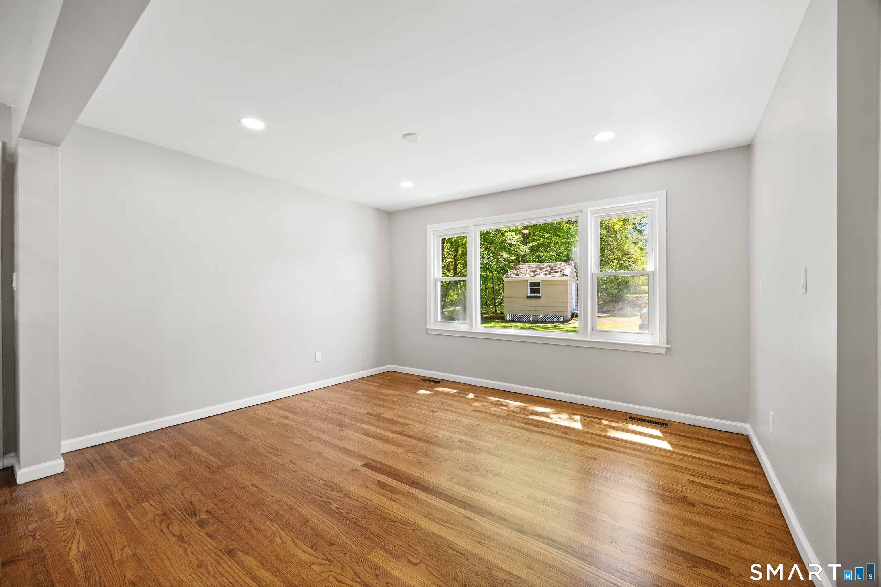 1044 Dunbar Hill Road Hamden, CT 06514 - Photo 25 of 36