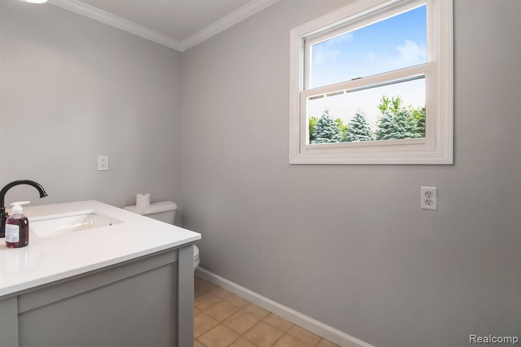999 Tyrrell Road Bancroft, MI 48414 - Photo 9 of 29