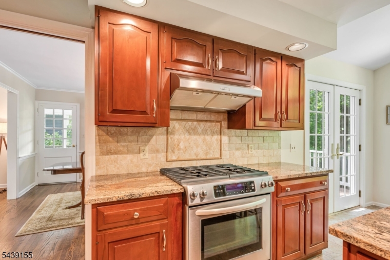 33 Runnymede Road Chatham, NJ 07928 - Photo 10 of 36