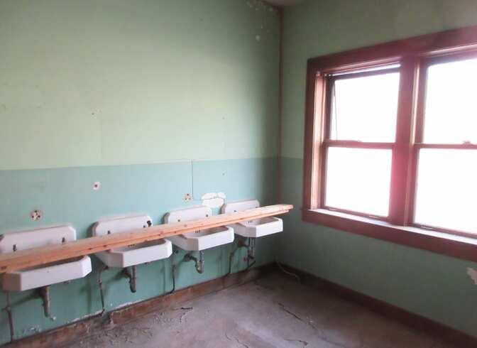 521 South State Street Belvidere, IL 61008 - Photo 29 of 49 a room with a bed and a window