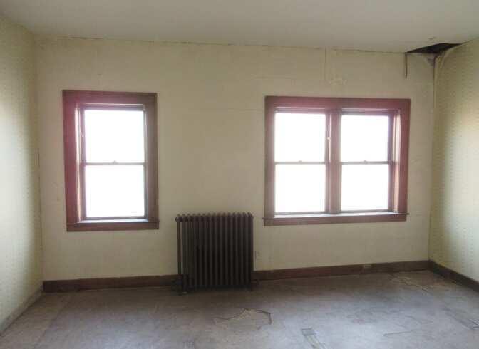 521 South State Street Belvidere, IL 61008 - Photo 36 of 49 an empty room with a window