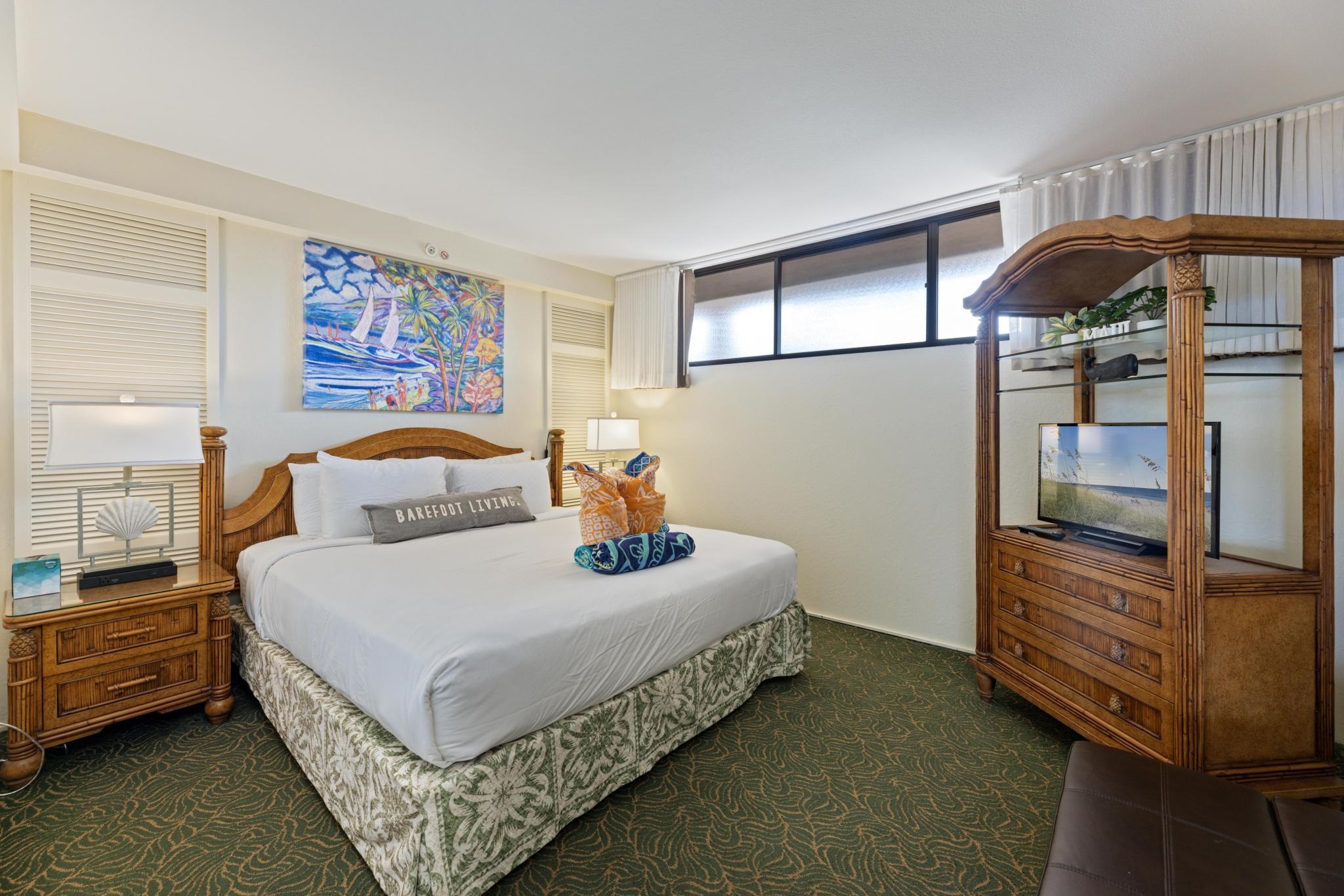 3445 Lower Honoapiilani Road, Unit 826 Lahaina, HI 96761 - Photo 12 of 26 a bedroom with a bed and dresser