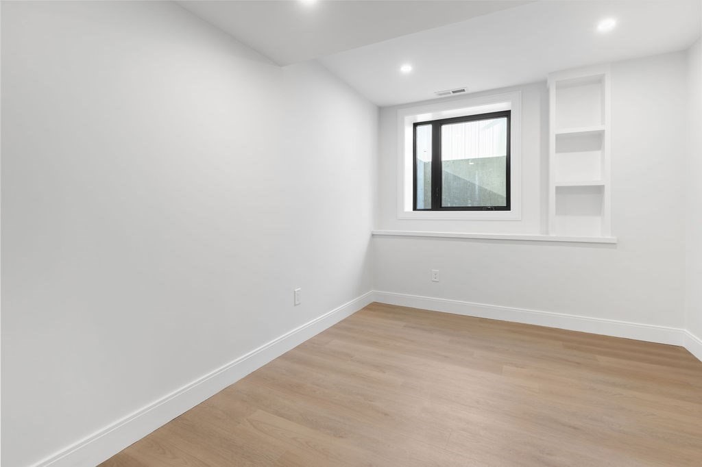 265-267 River Street, Unit 267 Newton, MA 02465 - Photo 18 of 22 an empty room with a window