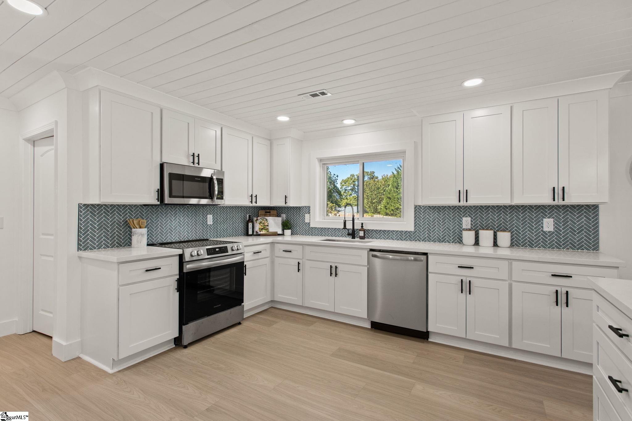 209 Endless Drive Greer, SC 29651 - Photo 8 of 32