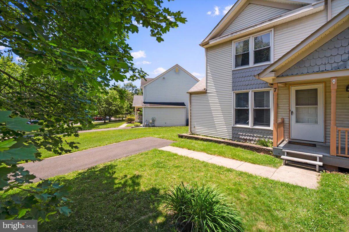 7 Stacey Drive Doylestown, PA 18901 - Photo 2 of 22