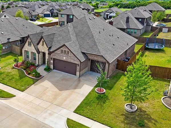 $500,000 | 1919 Bellflower Drive, Glenn Heights, TX 75154
