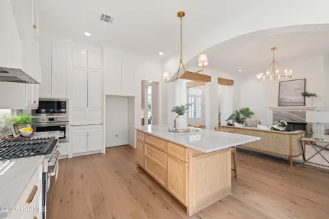 $875,000 | 111 Leaning Oak Drive, Lafayette, LA 70508