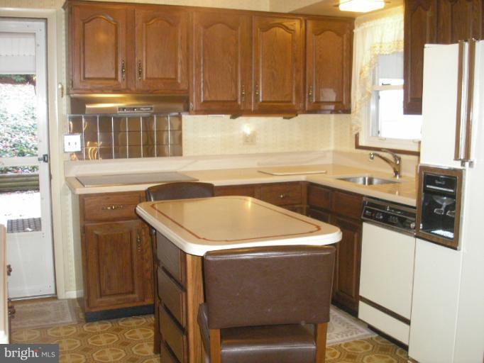 7623 Boulder Street Springfield, VA 22151 - Photo 22 of 26 Kitchen
