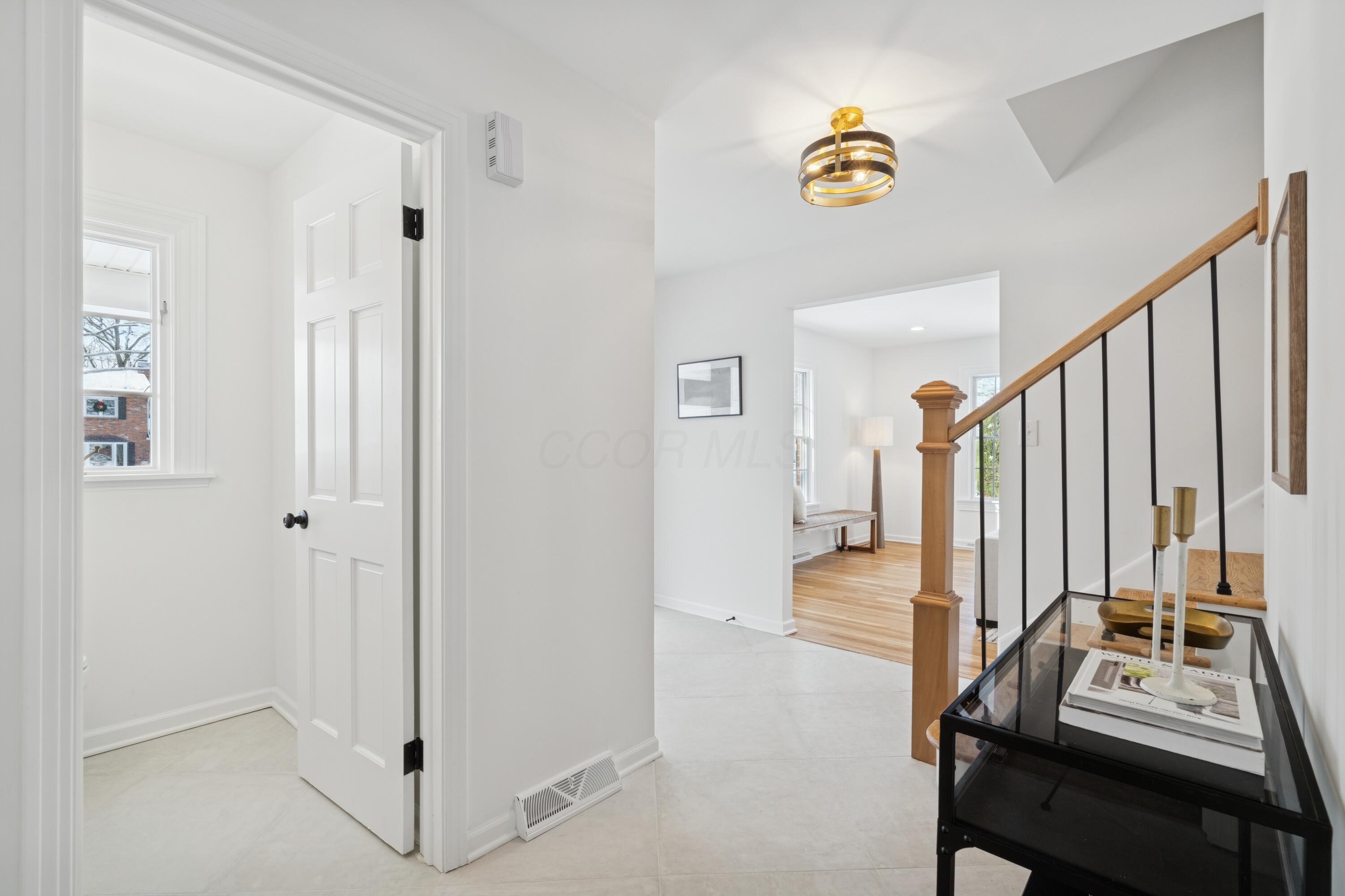 4540 Langport Road Columbus, OH 43220 - Photo 10 of 65 Foyer