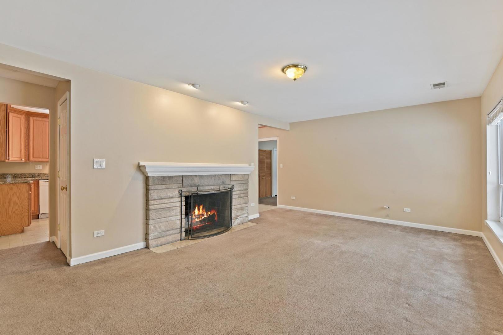 614 Saddle Road Wheaton, IL 60187 - Photo 2 of 22